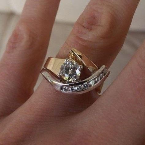RAELIANA | TIMELESS ASSYMETRICAL RING